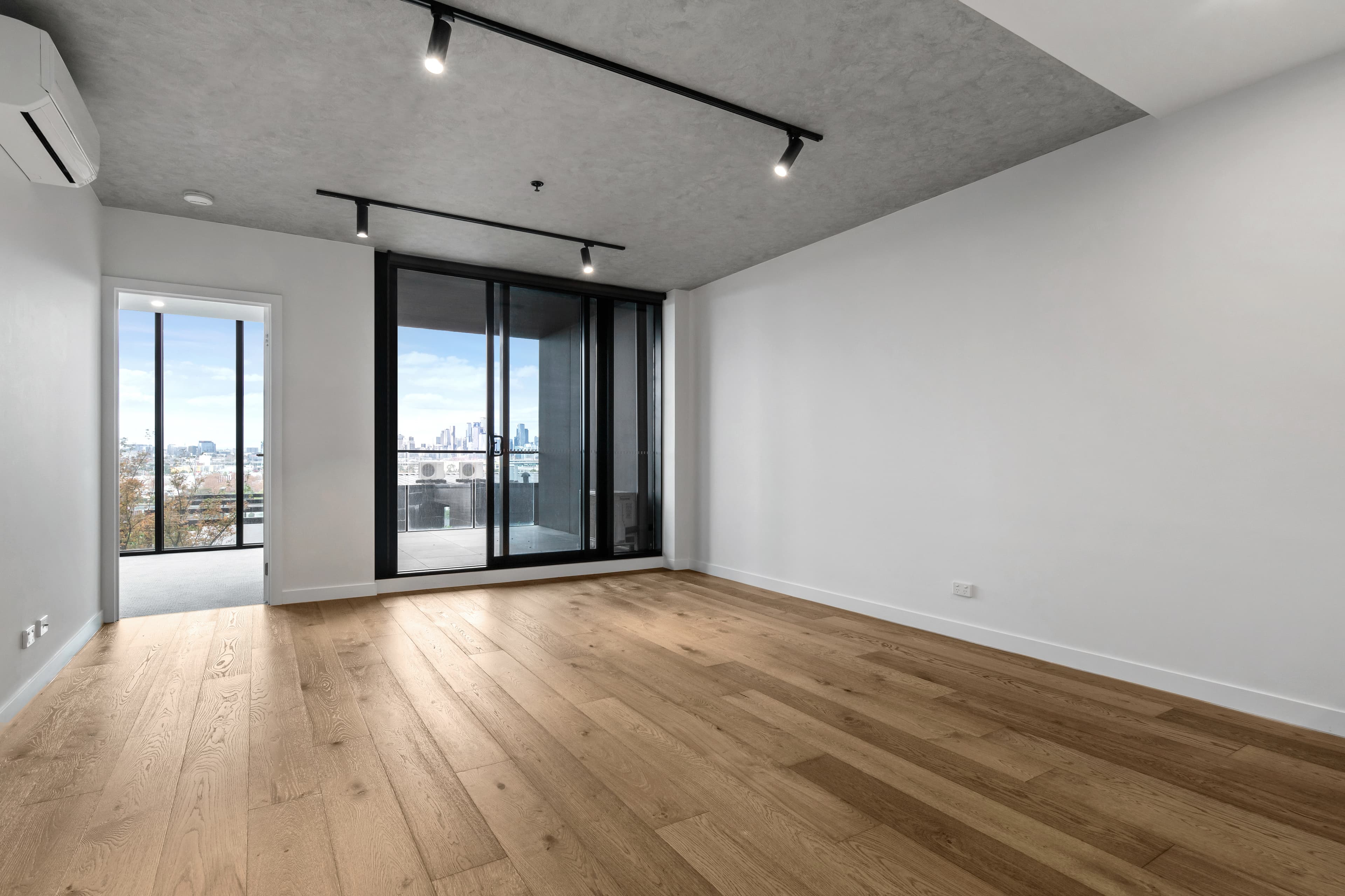 Unstaged room used as a temporary Virtualpik before image